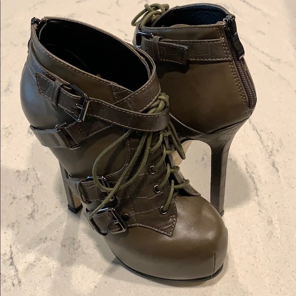 Scene Heeled Booties - Picture 2 of 7